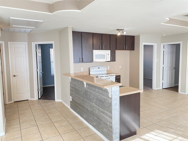 Building Photo - 6226 Cottage Pines Dr