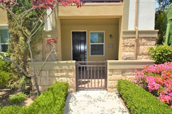 Foto del edificio - 290 Riverdale Ct