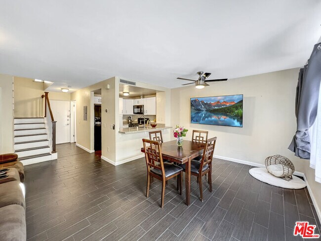 Foto del edificio - 13701 Hubbard St