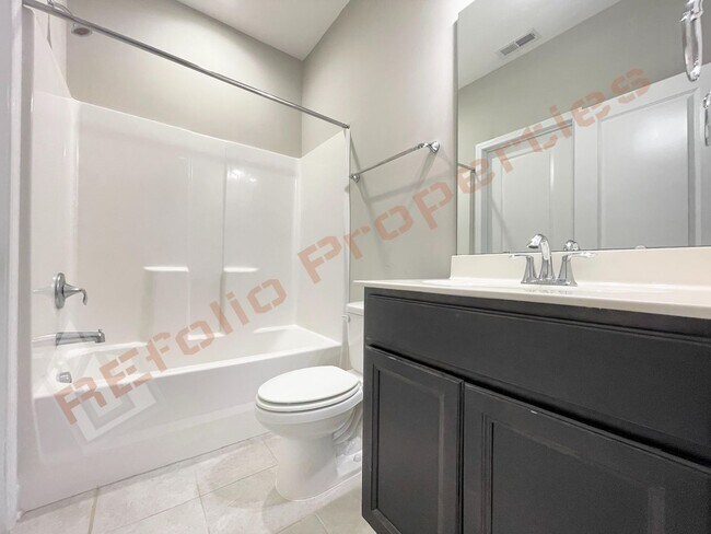 Building Photo - Great Location! 3 Story Townhome with 2 Be...