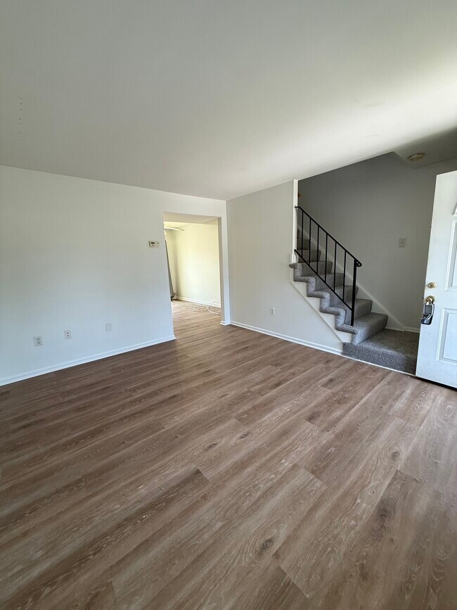 Building Photo - 6407 Continental Dr