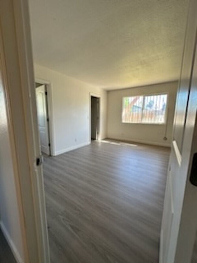 Building Photo - Comfortable Duplex 2Beds 2Bath Convenient ...