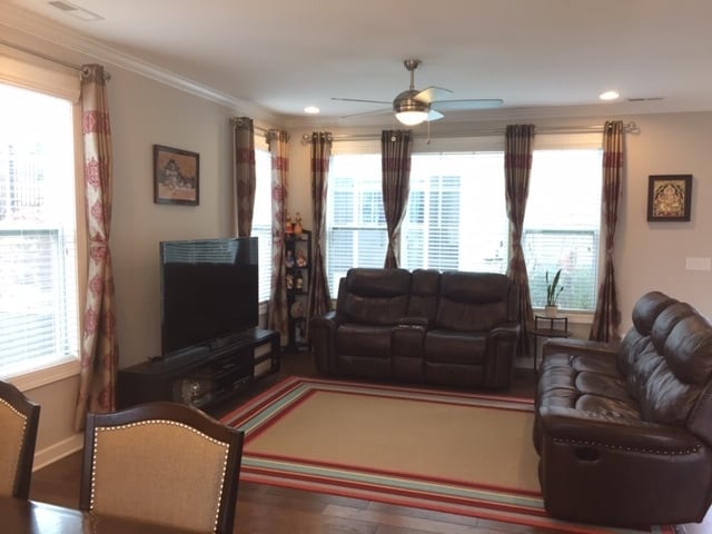 Building Photo - Beautiful home in desirable neighborhood o...