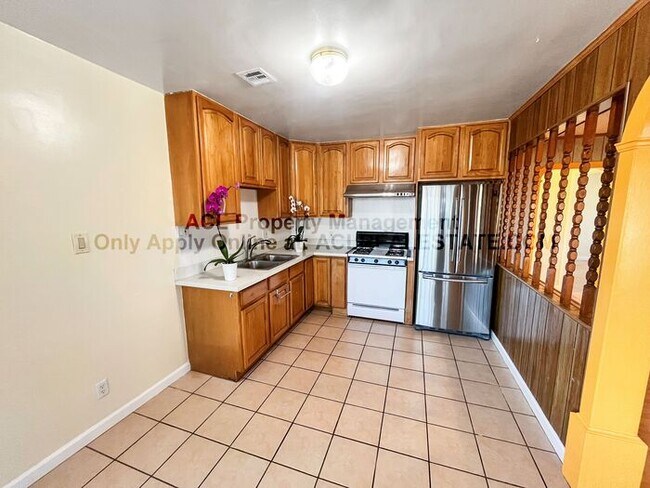 Building Photo - Charming Single-Story Home for Rent in Con...