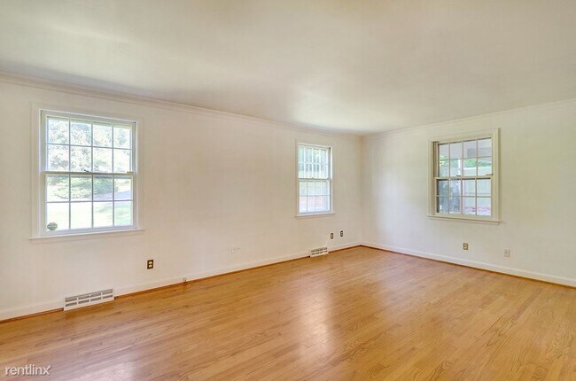 Building Photo - 3 br, 2 bath House - 1636 Meadowbrook Heig...