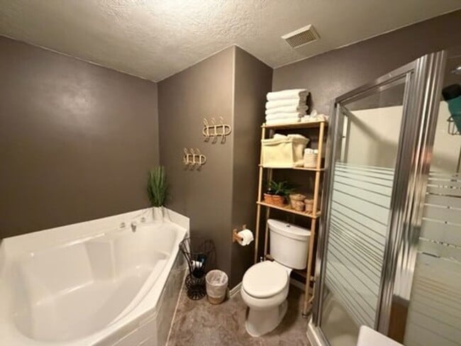 Foto del edificio - Furnished 3 Bedroom Home!