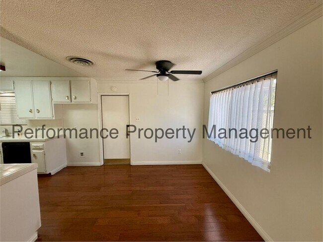 Foto del edificio - Cute 3 Bed/2 Bath SW Bakersfield Home w/ RBP & $0 Deposit Option
