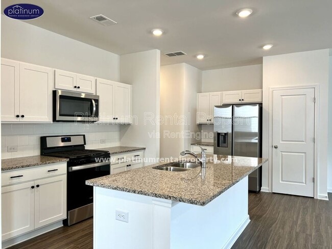 Building Photo - 5770 Thornton Dr