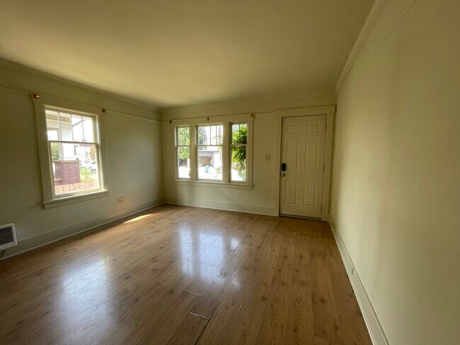 Foto del edificio - 114 Wells Ave S