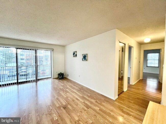 Building Photo - 6 Kite Ct