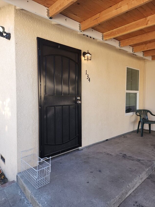 Primary Photo - 2 Bedroom 1 Bath with Washer and Dryer Hoo...