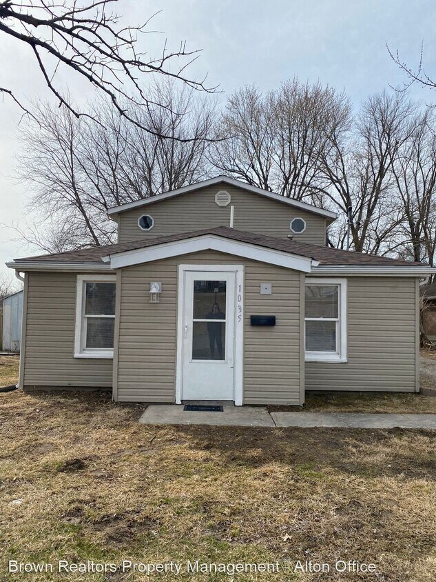 1035 Oakwood Rd, Alton, IL 62002 House Rental in Alton, IL