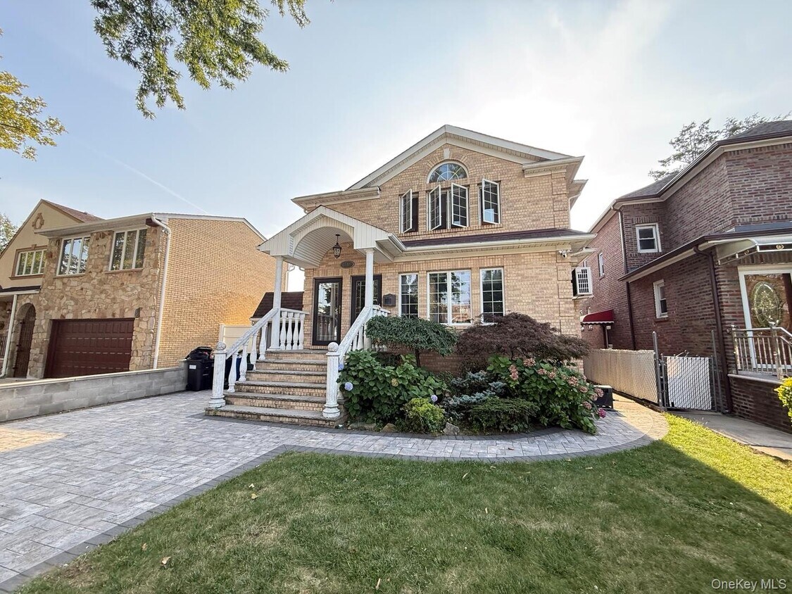 Foto principal - 45-40 192nd St
