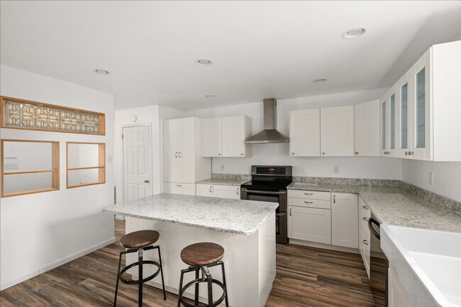 Building Photo - Charming, recently renovated 3-bed, 2.5 bath Ranch for rent in Milford, $2,200/month. Available e...