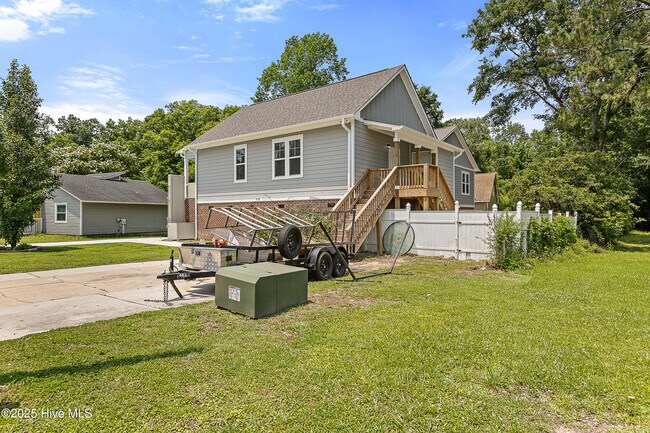 Building Photo - 218 Spring Dr