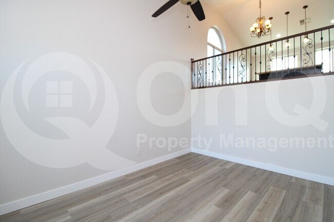 Foto del edificio - 1417 E Mineral Rd