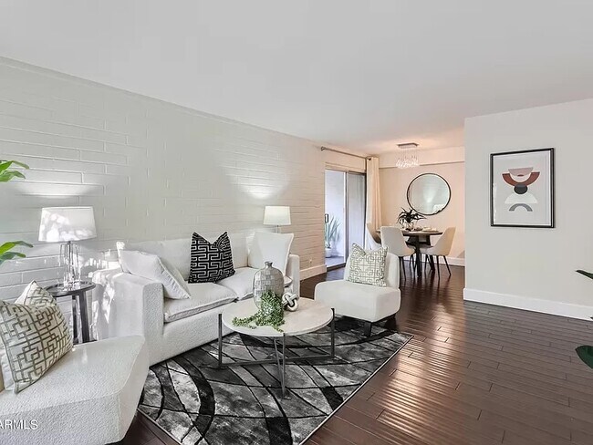 Foto del edificio - 4924 N 73rd St