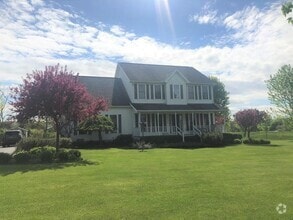 Building Photo - 4 Woodsview Dr