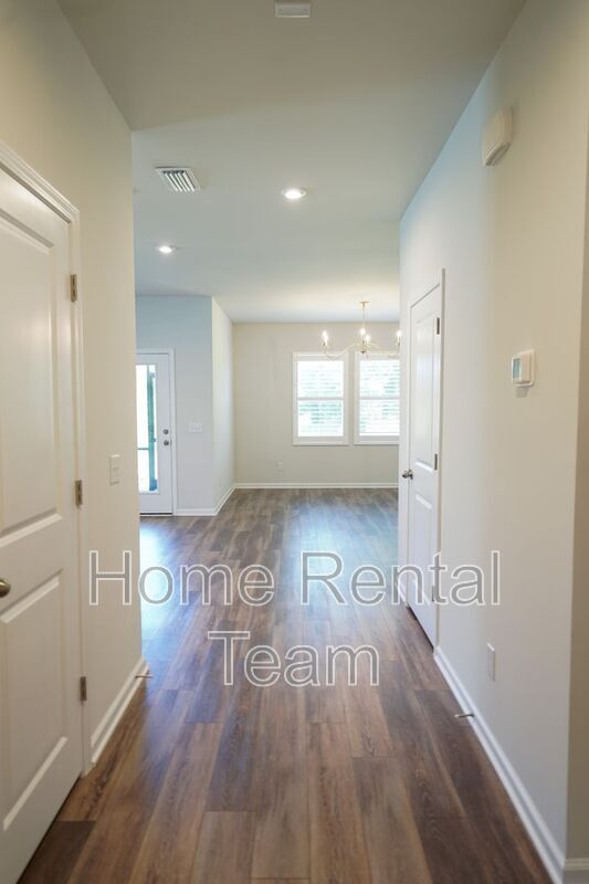 Building Photo - 935 Longleaf Dr