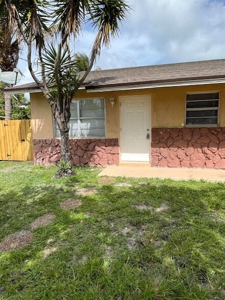 Building Photo - 1045 Miami Blvd