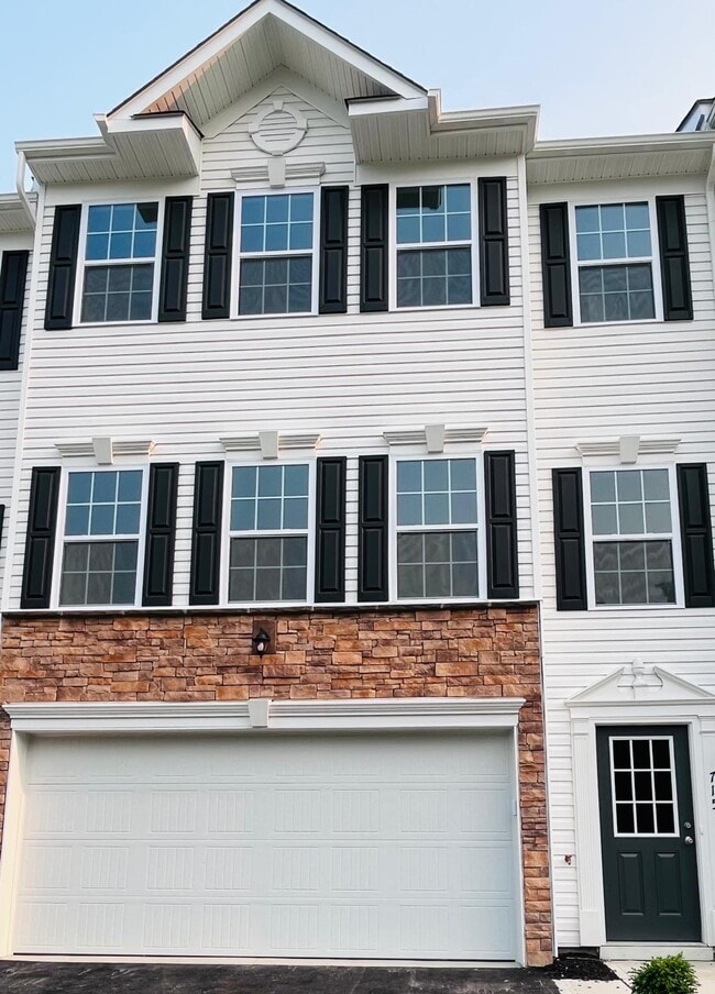 Building Photo - 715 Ravenshire Ct