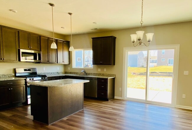 Building Photo - 7877 Ellington Ct