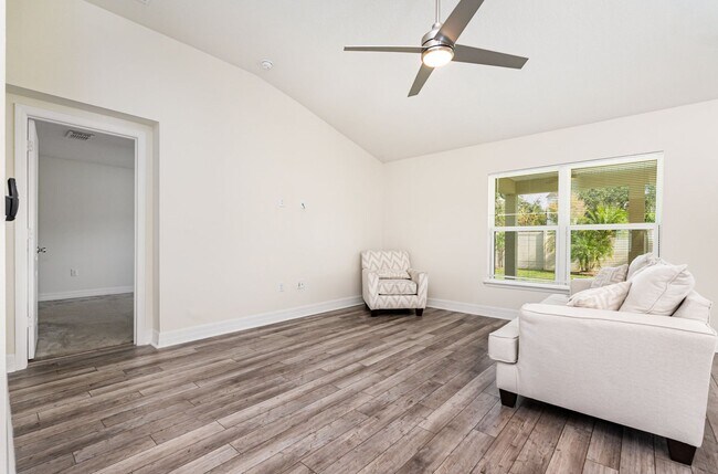 Building Photo - NEW!