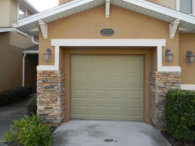 Building Photo - 2370 Sunset Bluff Dr