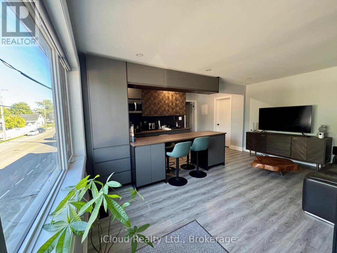 Primary Photo - 78 Melvin Ave