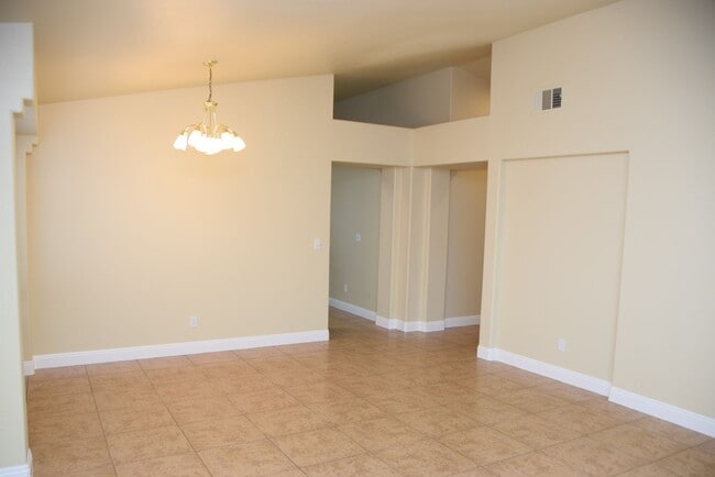 Foto del edificio - SPRING VALLEY 1 STORY HOME