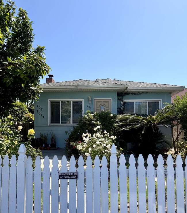 Building Photo - 707 Sartori Ave