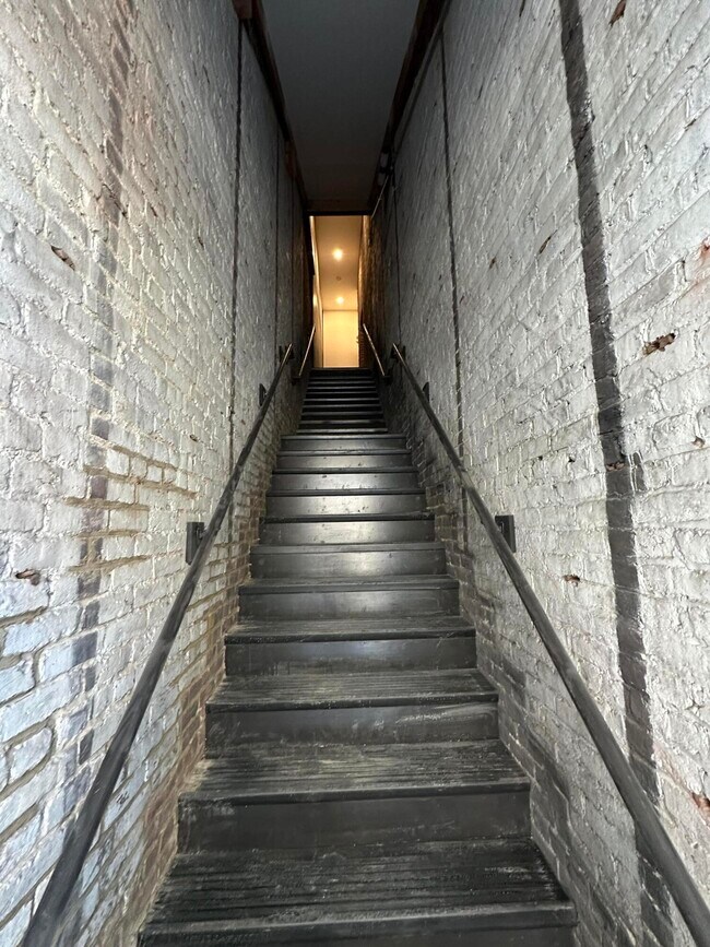 Building Photo - 307 W Main St