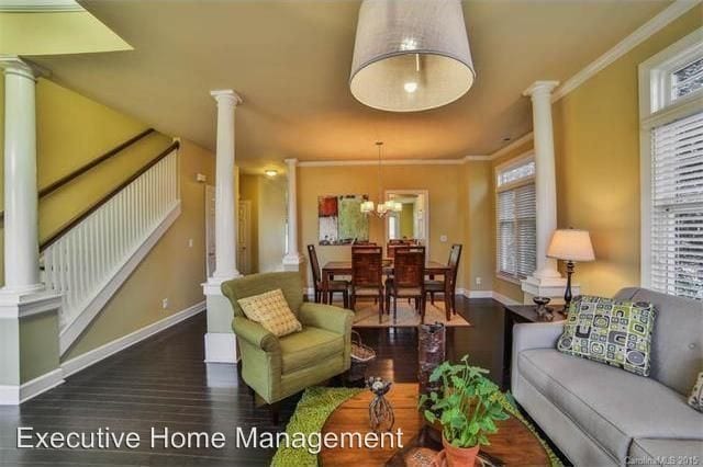 Building Photo - 255 Sloane Square Way