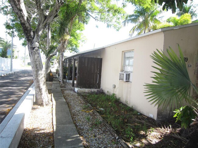 Building Photo - 2039 Taylor St