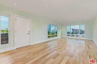 Building Photo - 970 Palm Ave