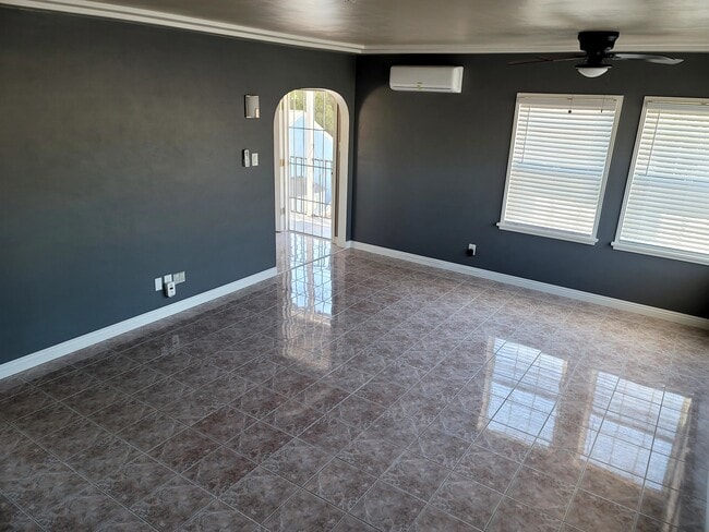 Building Photo - 3212 Live Oak St