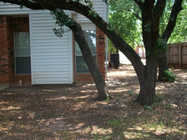 Building Photo - 2207 Cheyenne Trail