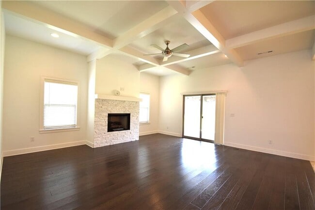 Building Photo - 4205 SW Bermuda Ave
