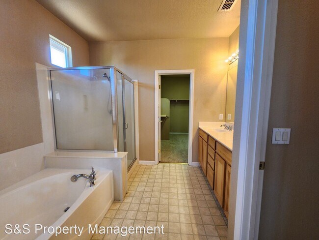 Building Photo - 4 br, 3 bath House - 10250 Juliana Way