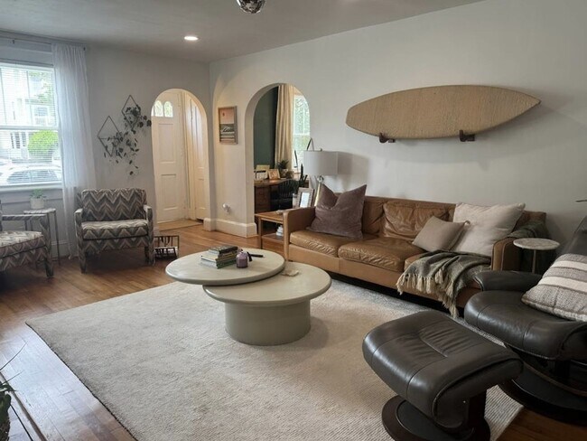 Foto del edificio - FULLY FURNISHED CHARMING 4 BEDROOM COTTAGE NEAR OCEANFRONT AND BOARDWALK