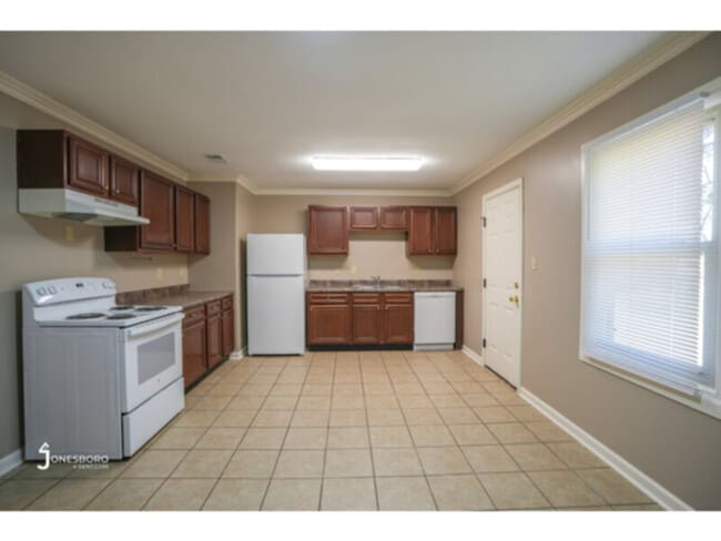 Building Photo - 1616 Shady Grove Rd