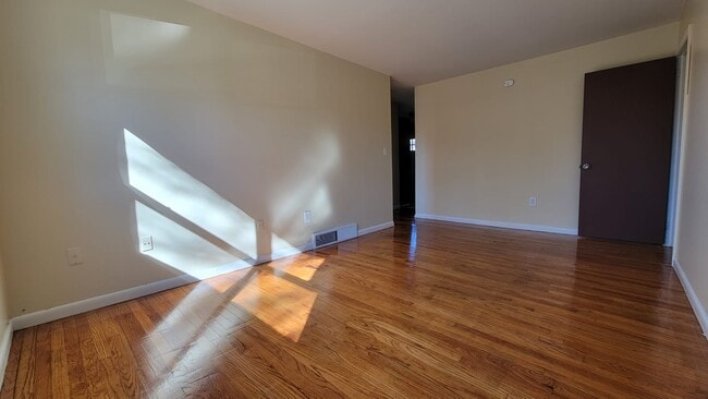 Building Photo - 223 Fairfield St