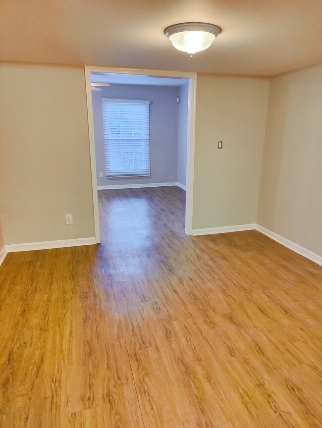 Dining area - 604 Twin Brooks Way SE