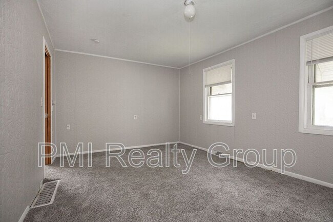 Foto del edificio - 3295 W 46th St