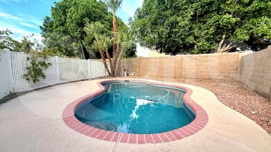 Building Photo - 173 N Pineview Dr