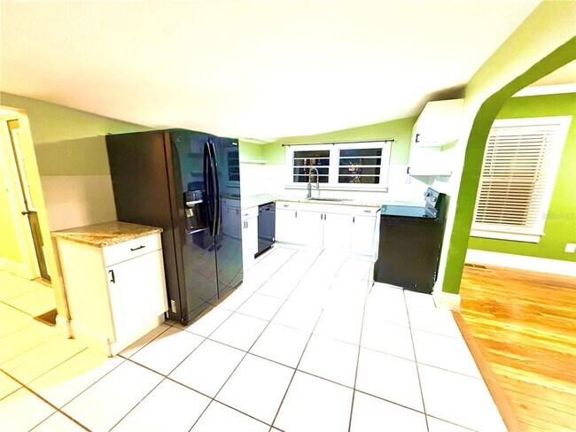 Building Photo - 2540 Dartmouth Ave N