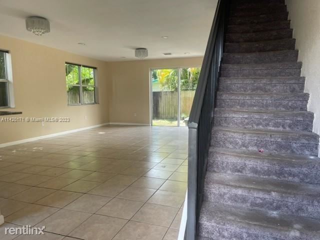 Building Photo - 3 br, 2.5 bath House - 2620 Pierce St Apt B1