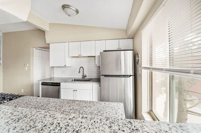 Foto del edificio - 24571 Kelly Rd