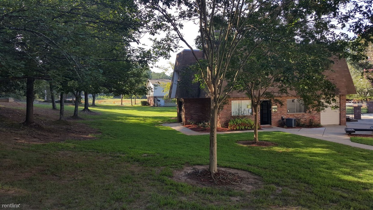 Building Photo - 3251 Commerce Dr