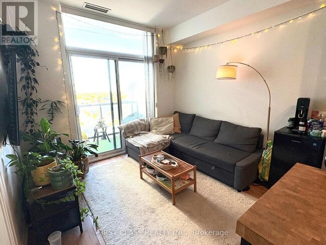 Building Photo - 68 Canterbury Pl